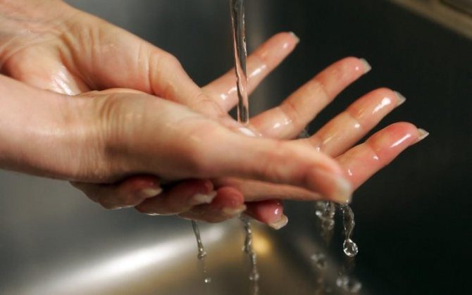К чему снится мыть руки под краном с водой — по всем сонникам